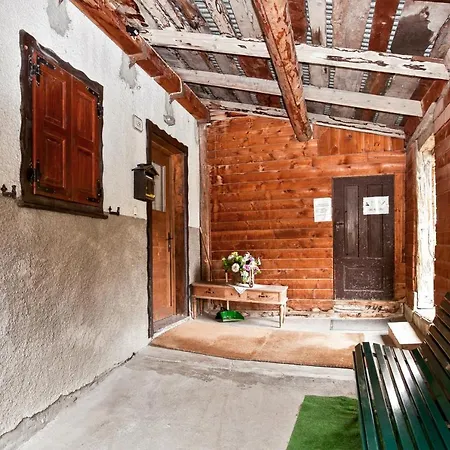 Comfortable In With Balcony דירה ליביניו